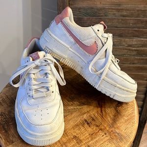Nike Air Force 1 Pixel Rust Pink Summit White. Size 7